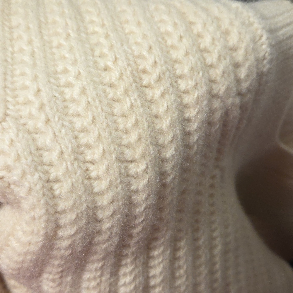 Authentic Gucci Cashmere Sweater - Picture 4 of 8